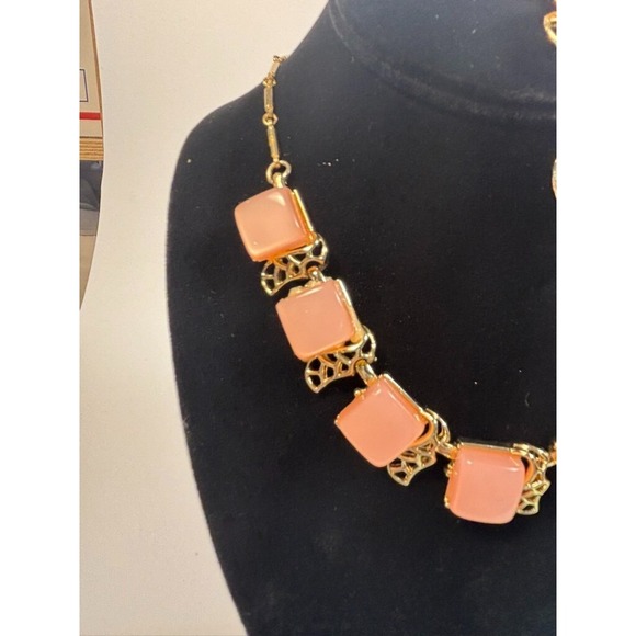 Vintage Gold Tone Lucite Necklace Set Intricate Metal Work Filigree Coro READ - Picture 2 of 13